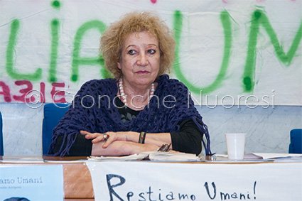 Egidia Beretta Arrigoni incontra gli studenti dell'Istituto S. Satta di Nuoro (© foto S. Novellu)