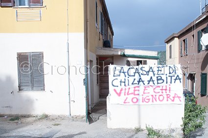 L'abitazione occupata (foto Cronache Nuoresi)