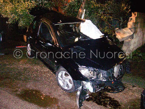 La Peugeot nella quale ha perso la vita Marco Podda