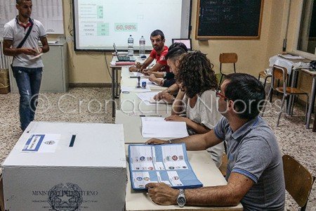 Nuoro, uno dei seggi delle Comunali 2015 (© foto S.Novellu)