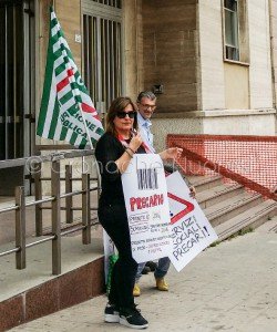 Un momento della protesta dei precari del Comune i (© foto S.Novellu)