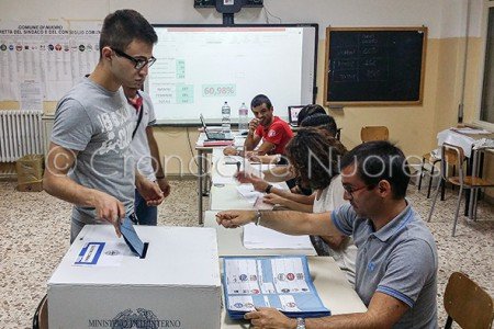 Nuoro, uno dei seggi delle Comunali 2015 (© foto S.Novellu)