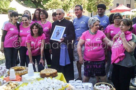 La visita del vescovo Mosè Marcia agli stand degli hobbisti