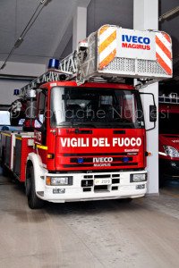 Un mezzo dei Vigili del fuoco del Comando Provinciale di Nuoro (foto Salvatore Novellu)