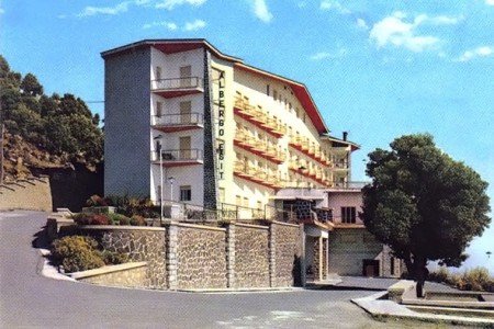 Nuoro, l'albergo ESIT in una vecchia cartolina postale