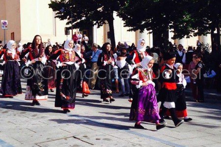 Un momento della sfilata degli abiti tradizionali al Redentore (foto Angius)