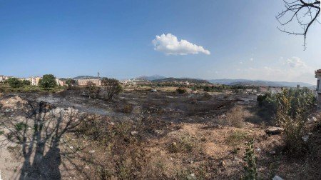 Un'immagine dell'incendio a Città Giardino a Nuoro