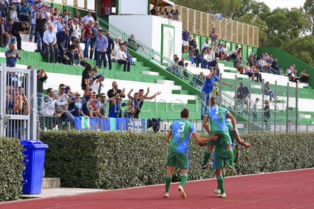 Arzachena-Nuorese. L'esultanza dopo il gol (foto A.Pintus)