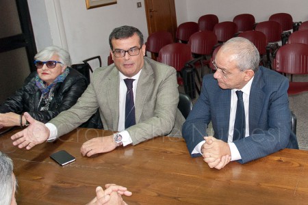 Luigi Arru, Assessore alla Sanità, durante l'incontro con l'Ass. Erriu sul recupero dell'albergo ESIT all'Ortobene (© foto S.Novellu)