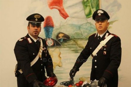 I-Carabinieri-con-le-luci-natalizie-sequestrate