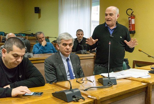 Angelo Carta durante l'incontro con i sindaci a Nuoro (foto S.Meloni)