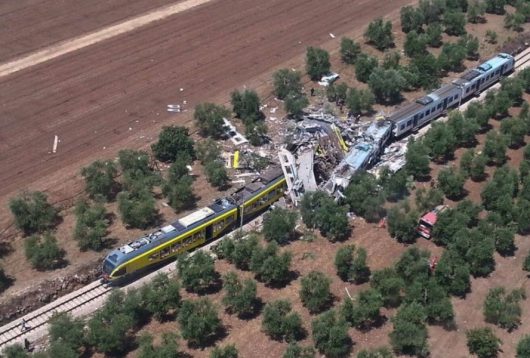 Un'immagine aerea del disastro ferroviario