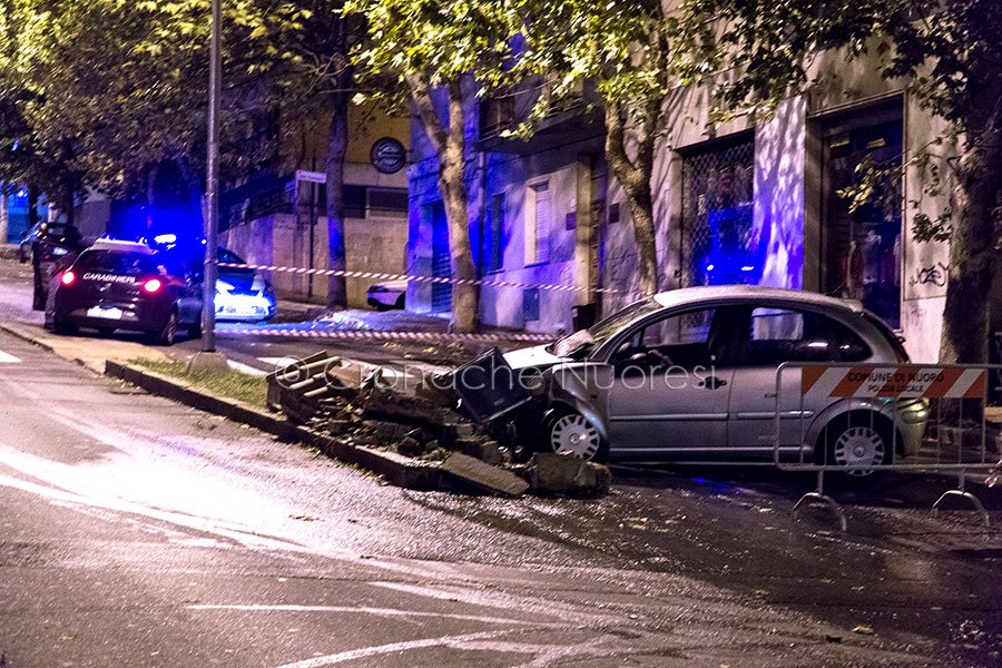 Nuoro, la Citroen C3 dopo l'incidente (foto S.Novellu)