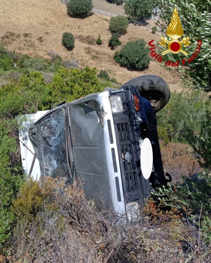 Sbanda Con L Auto E Si Ribalta Fuori Strada Enne Muore Sul Colpo