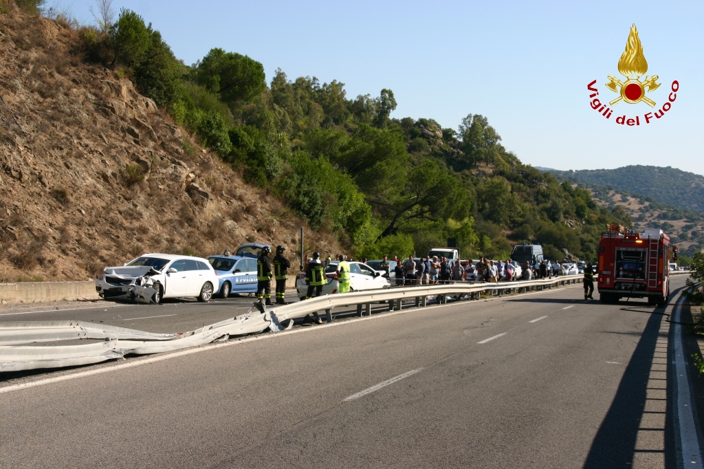 Incidente stradale alle porte di Nuoro: sei feriti, tra i quali un bambino e traffico in tilt