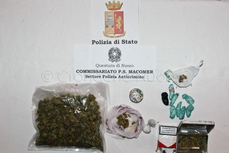 Controlli antidroga a scuola: sequestrata marijuana e arrestato il padre di uno studente