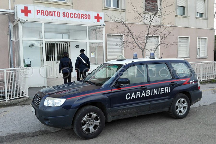 Ruba il portafogli del proprio medico durante le visite: denunciata