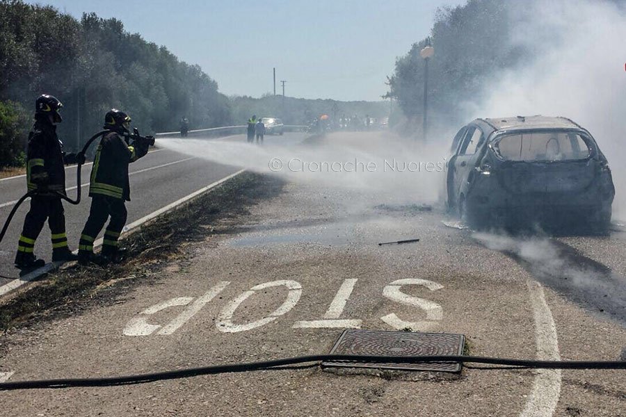 San Teodoro. Paura per una coppia di turisti: a fuoco l’auto a gpl