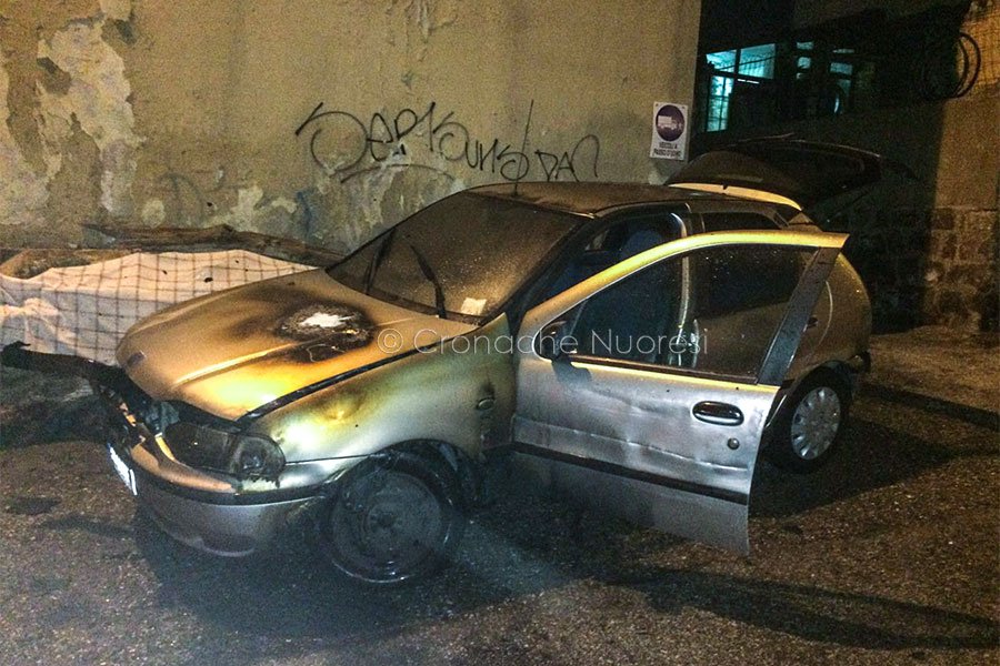 Nuoro. Attentato incendiario nella notte in via Su Pinu