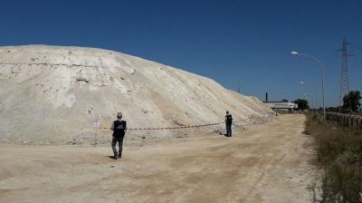 Il sopralluogo degli agenti del Corpo Forestale alla Fluorsid