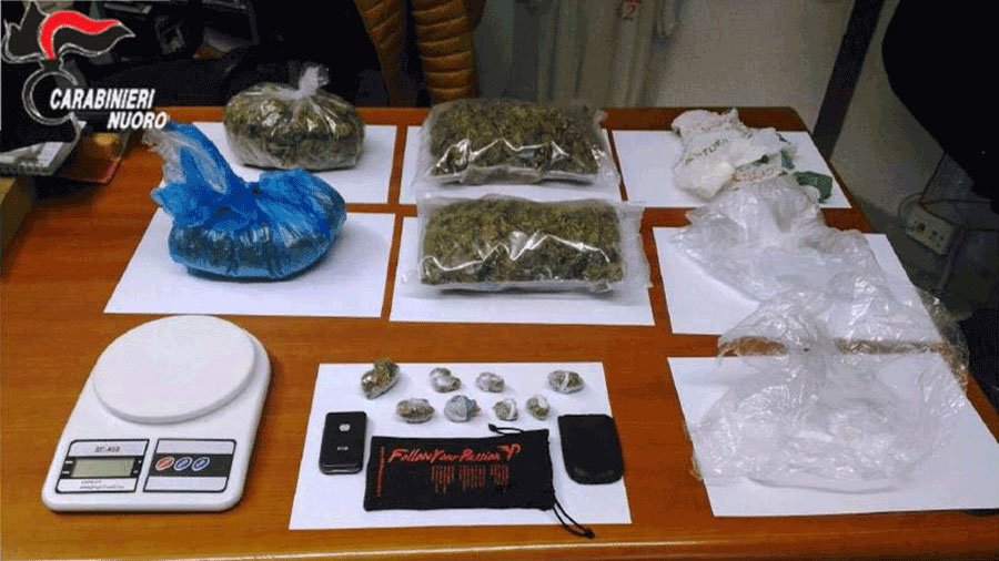 Un kg di marijuana nascosta a casa: 45enne in manette per detenzione ai fini di spaccio