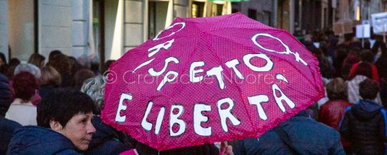 Nuoro. Manifestazione di rabbia contro l'uccisione di Romina Meloni (foto S.Novellu)