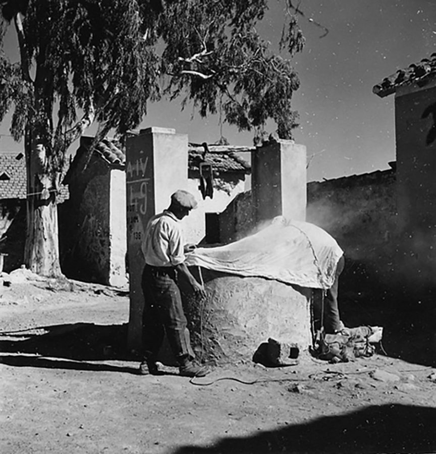 Nuoro. La campagna antimalarica degli anni '50 negli scatti di Wolfgang  Suschitzky: da domani all'ex Artiglieria