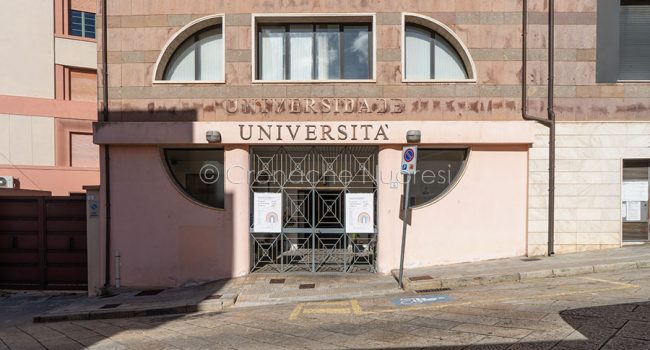 L'ingresso all'Università di Nuoro (foto S.Novellu)