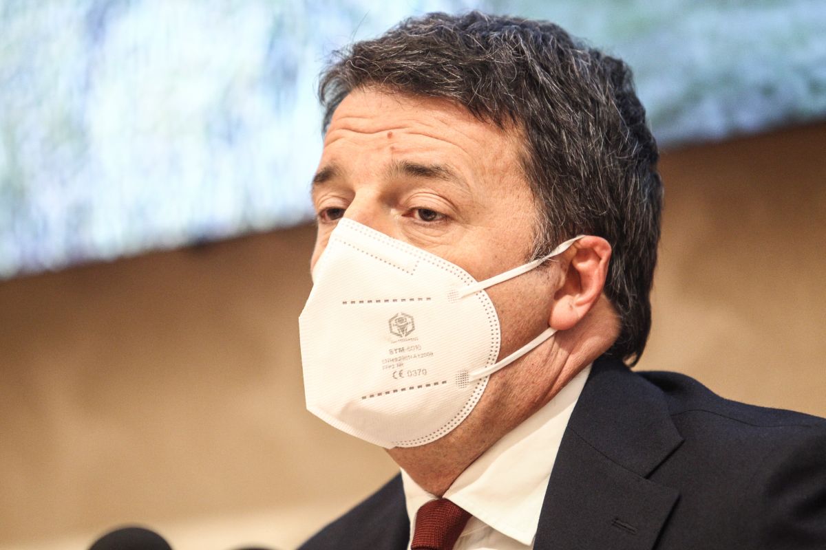 Renzi: “Preferiamo un governo politico ma serve documento scritto”