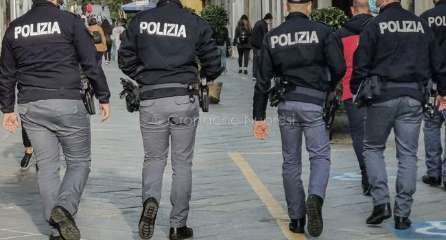 Nuoro, controlli anti Covid di Polizia (foto Cronache Nuoresi)