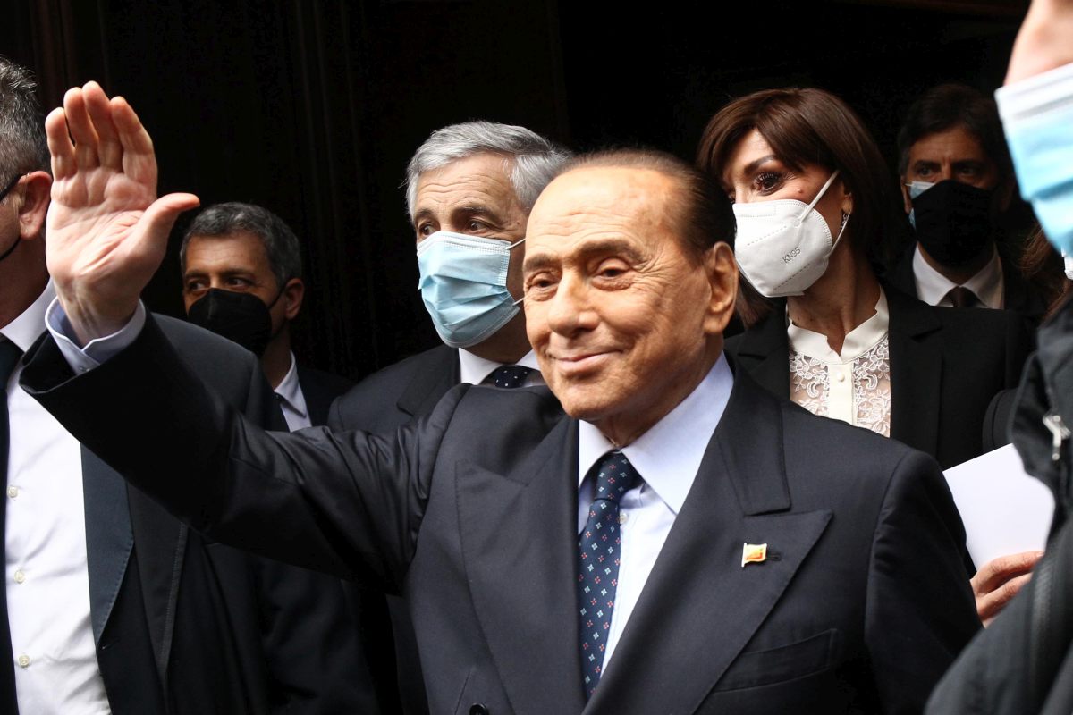 Berlusconi esce dall’ospedale