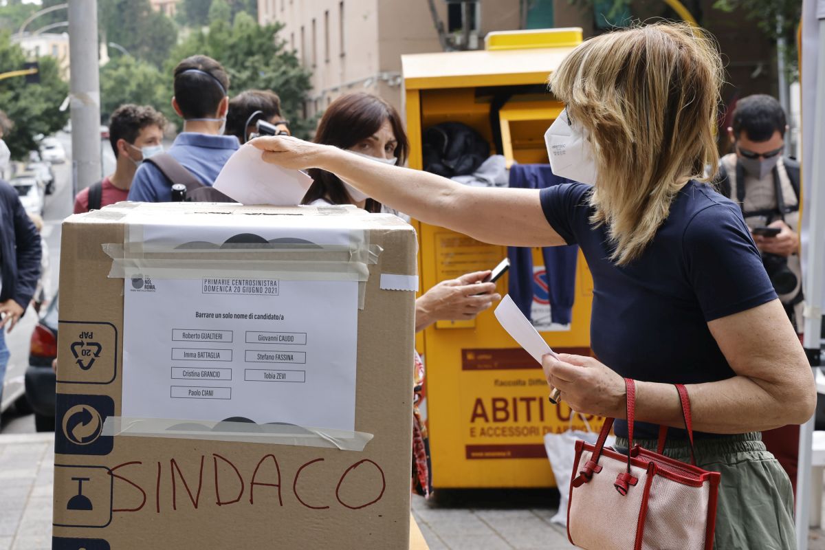 Lepore e Gualtieri vincono le primarie a Bologna e a Roma