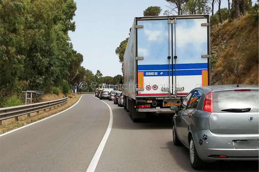 Nuoro. Un banale incidente blocca la rampa di accesso alla 131DCN: disagi e traffico in tilt