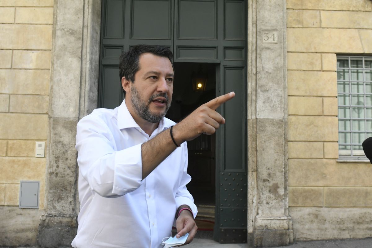 Carceri, Salvini “Chi sbaglia paga ma agenti non sono tutti macellai”