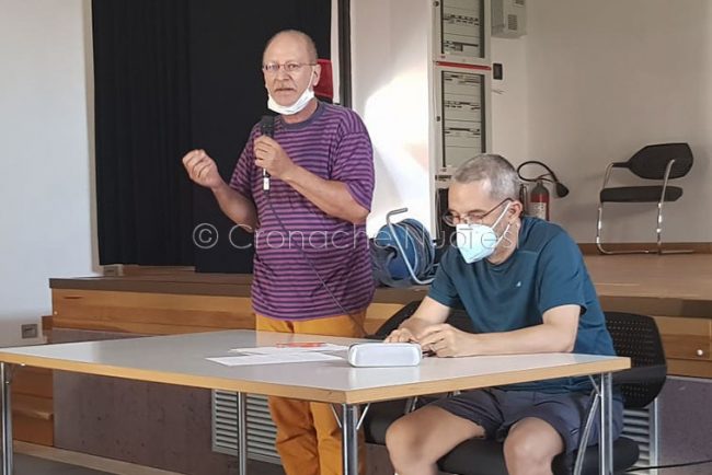 Un momento dell'assemblea a Bauladu