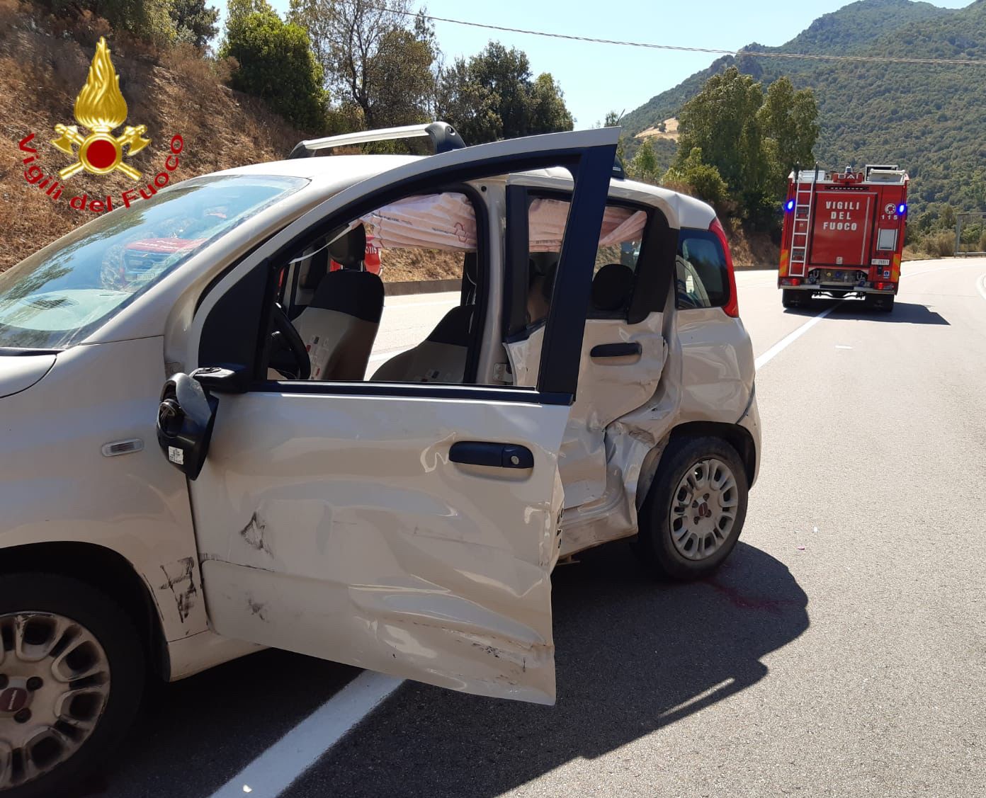 Scontro tra un furgone e una Fiat Panda: ferito un 79enne