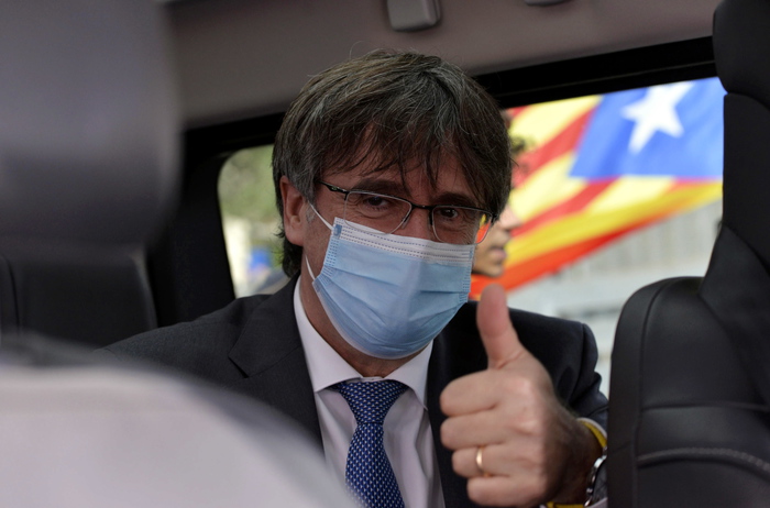 Puigdemont: “Lascio al Sardegna da uomo libero ma tornerò in occasioni più felici”