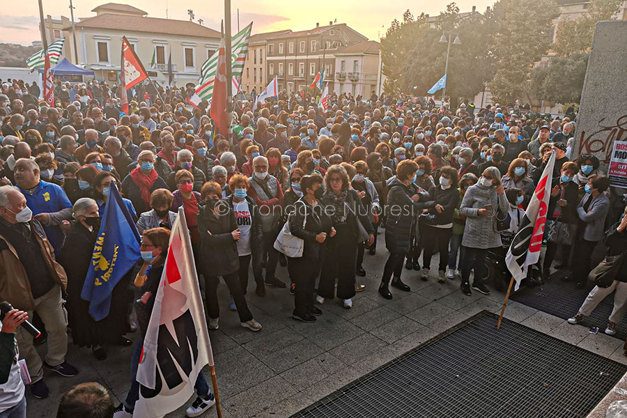 Nuoro. La manifestazione dei Rosso Mori accende i riflettori sulle carenze della politica