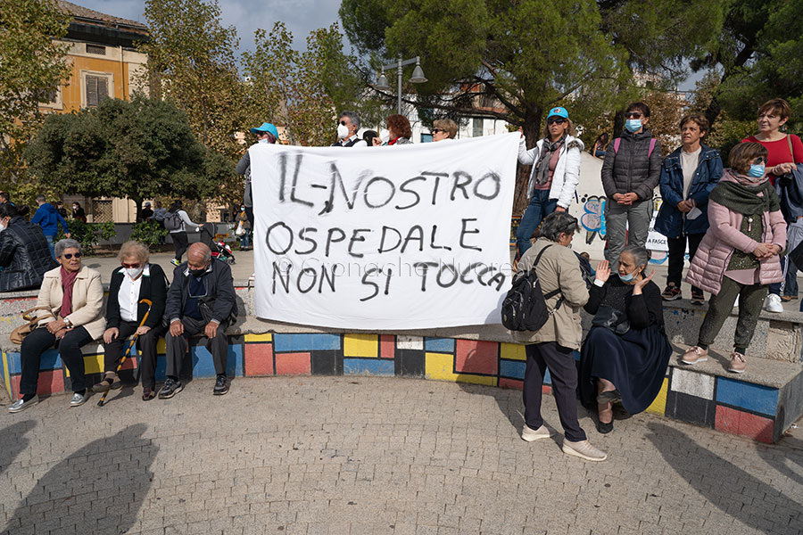 Nuoro scende in piazza in difesa della sanità: oltre 1000 le persone con Vivere a Colori