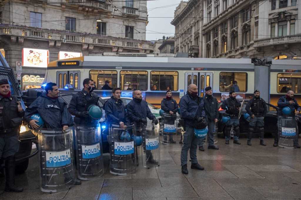 Green Pass, cortei a Trieste, Milano e Torino tra scontri e tensione