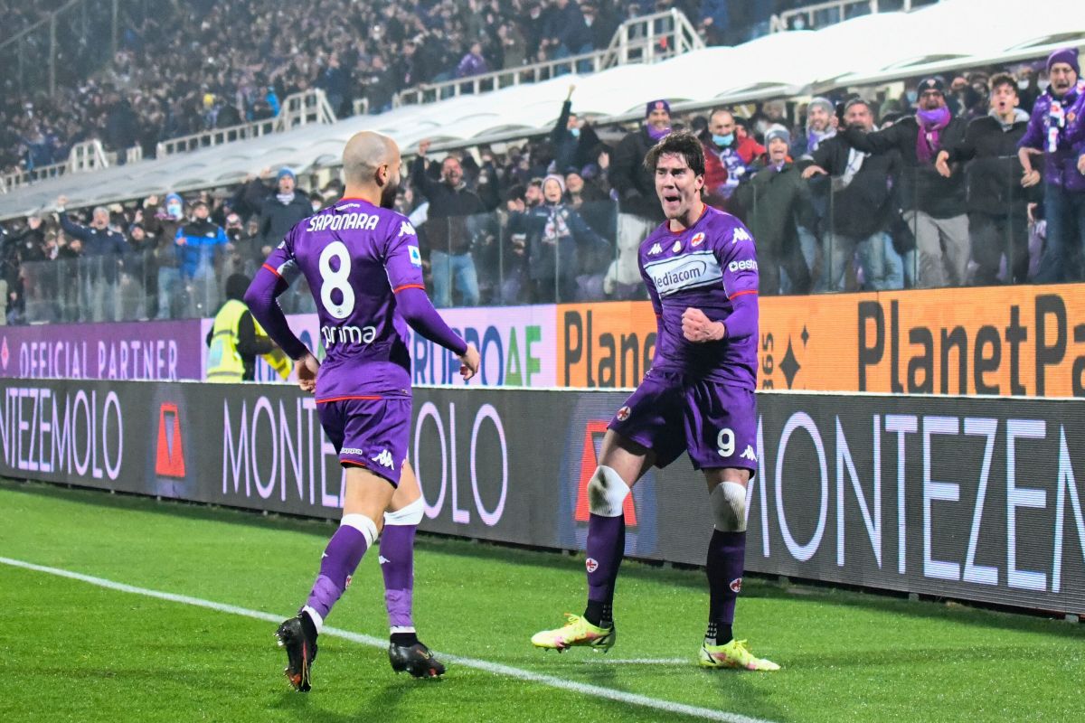 Doppietta di Vlahovic e la Fiorentina vola, 4-2 al Milan