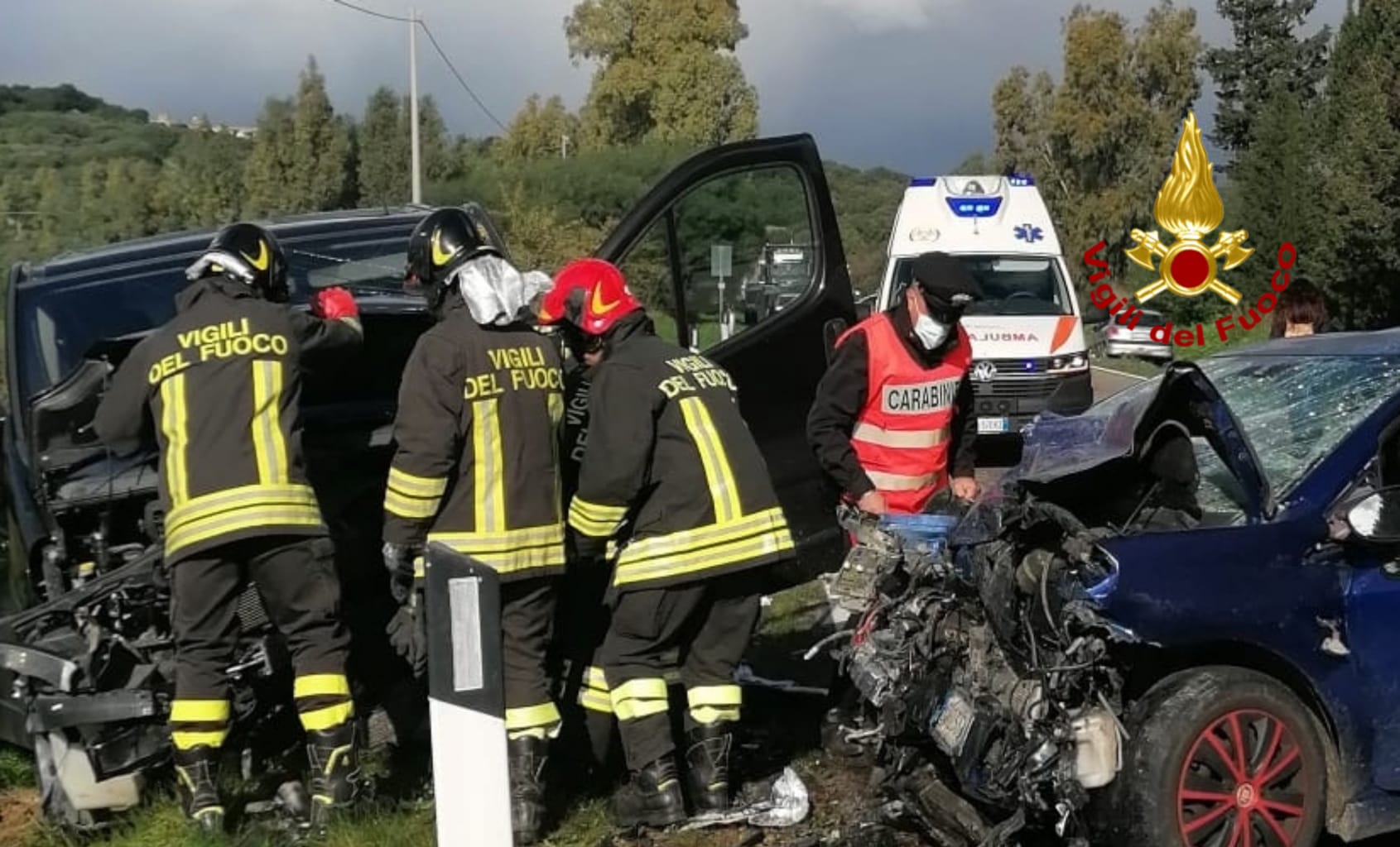 Scontro frontale tra auto e furgone: morti due giovani nel Cagliaritano