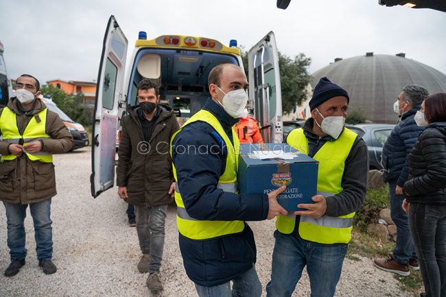 Carico di beni per l'Ucraina raccolti dalla Croce Bianca di San Teodoro (foto S.Novellu)