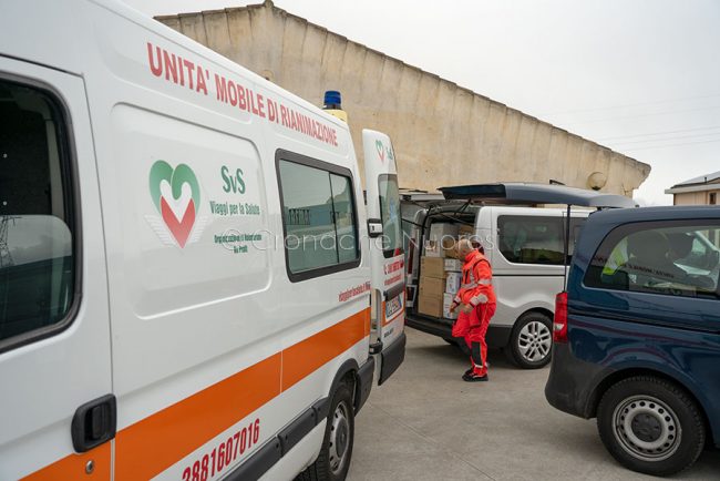 Convoglio umanitario nuorese in partenza per il confine con l'Ucraina (foto S.Novellu)