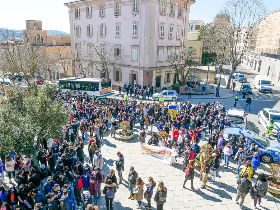 Nuoro. Il grido degli studenti per dire no alla guerra