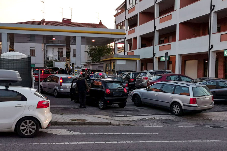 Caro carburante. A Nuoro alcune stazioni di servizio rimaste a secco