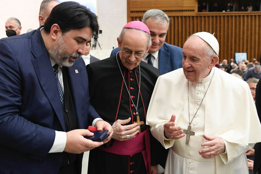 Solinas ricevuto da Papa Francesco per l’anno Deleddiano: “Santo Padre preghi per la Sardegna”