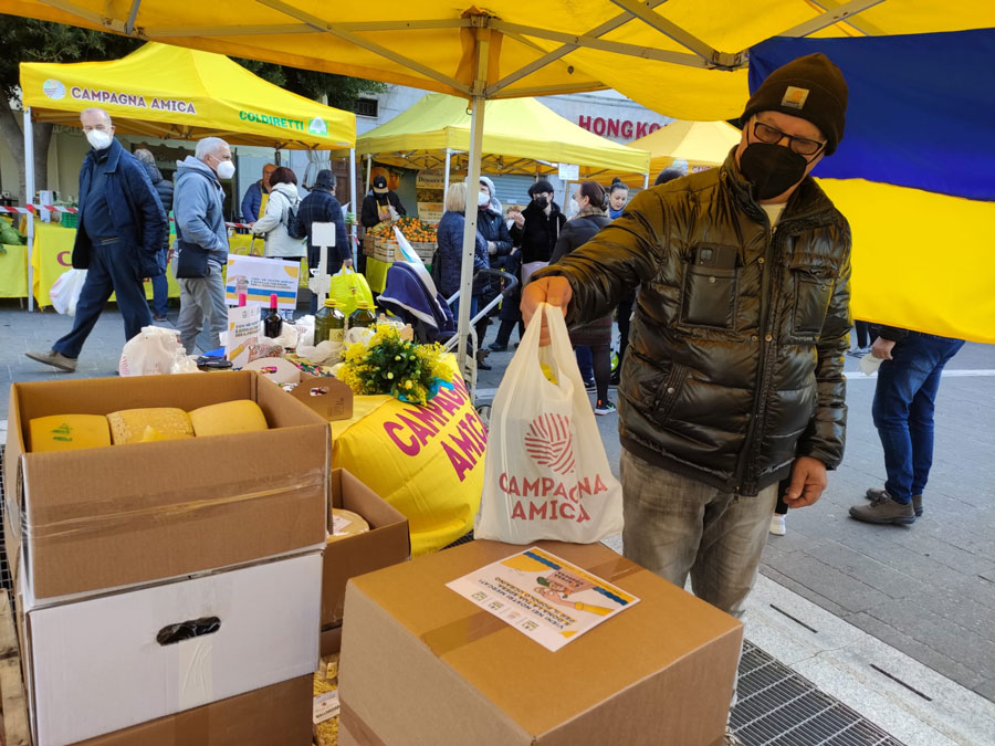 Ucraina. Coldiretti: al via la spesa sospesa nei mercati di Campagna Amica