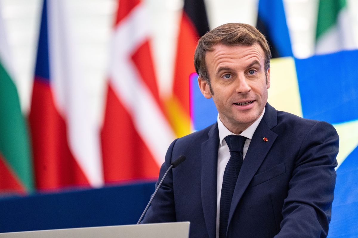 Meloni contro Macron: “Fa campagna elettorale al G7”