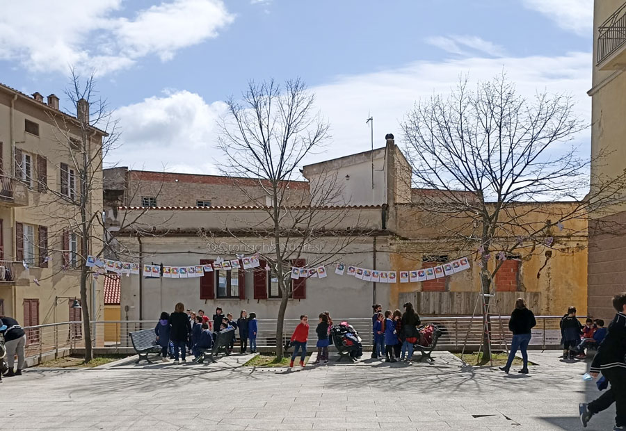 Nuoro. In piazza del Rosario il NO alla guerra dei bambini della scuola Primaria di San Pietro